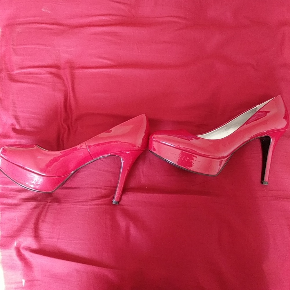 Red pumps
